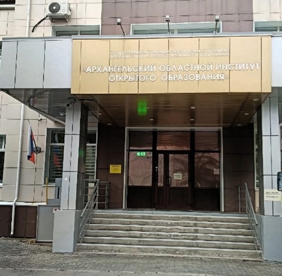 Между фронтом и тылом